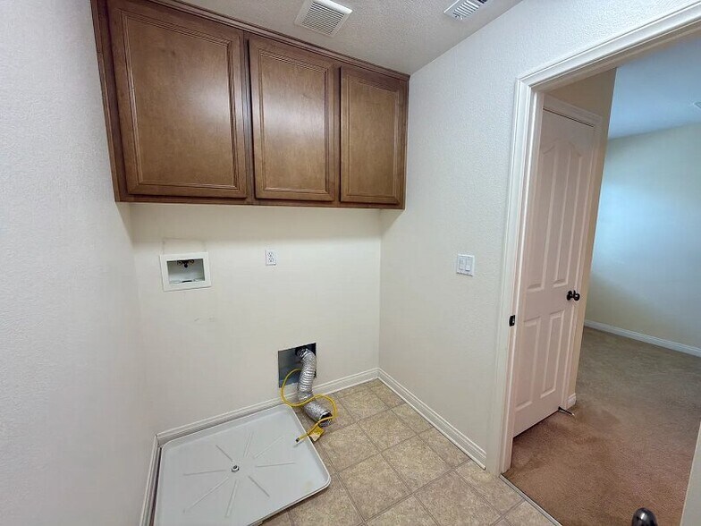 Building Photo - 874 Via La Venta