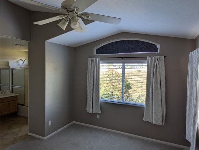 Building Photo - 3 Bedroom - 2.5 Bathroom Townhome in Scrip...