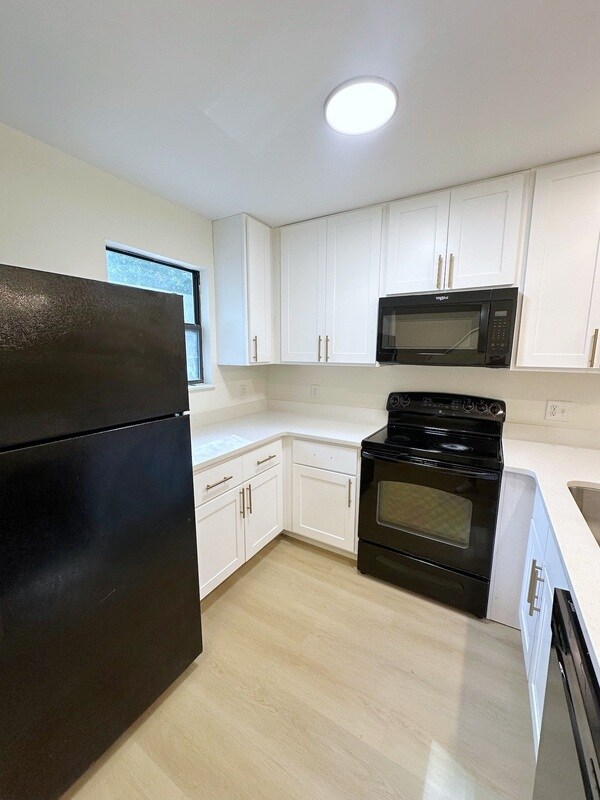 Building Photo - 908 Hearthridge Ct