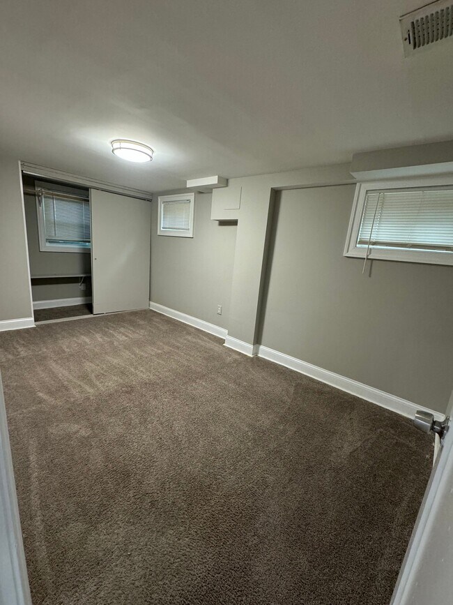 Building Photo - 1253 Cresthaven Dr