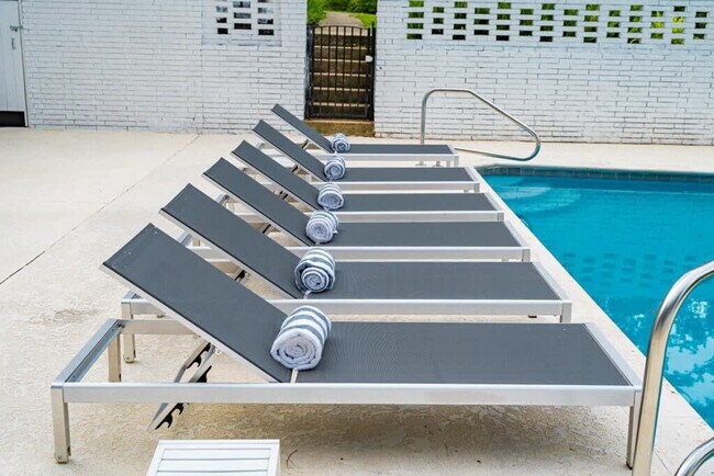 Building Photo - 441 Georgia 279-SI ID1019263P