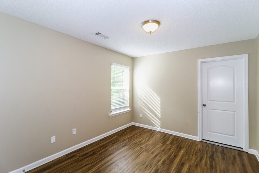 Building Photo - 9236 Lazzini Cove