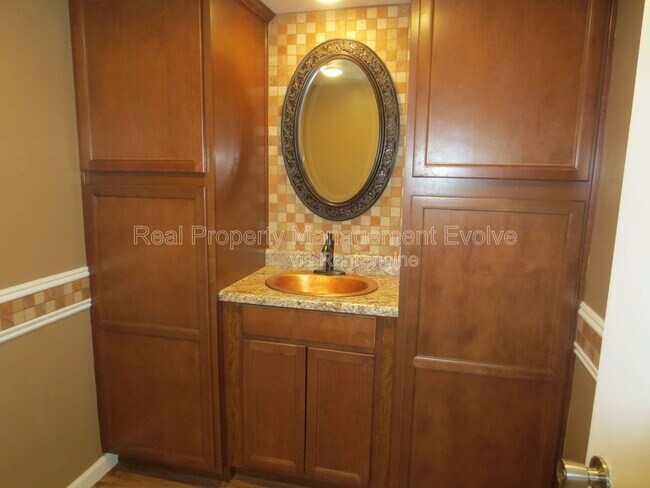 Building Photo - 4808 S Juniper St