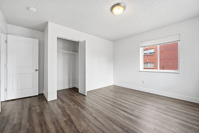 Building Photo - $1,395.95 2-bed, 1-bath, located in Denver with a washer and dryer.