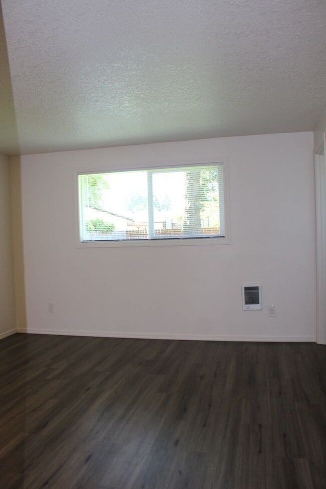 Building Photo - Four bedroom ranch