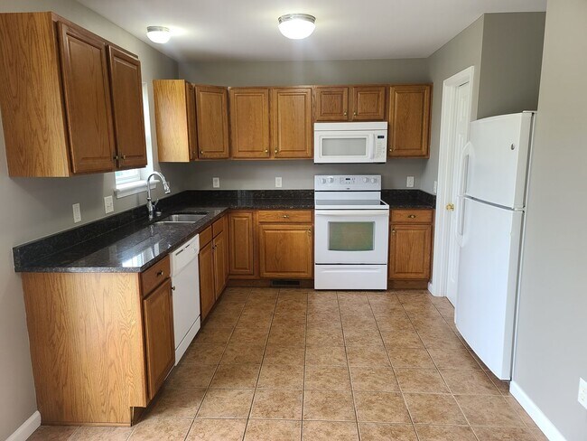 Building Photo - 3 Bed 2.5 Bath Townhome Ready for You in W...