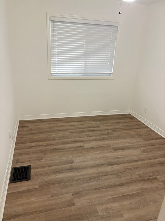 Building Photo - Nice 2 Bedroom