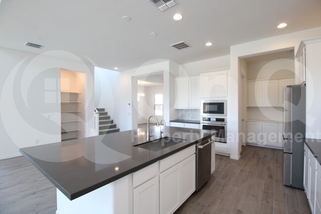 Building Photo - 19031 E Braeburn Ln