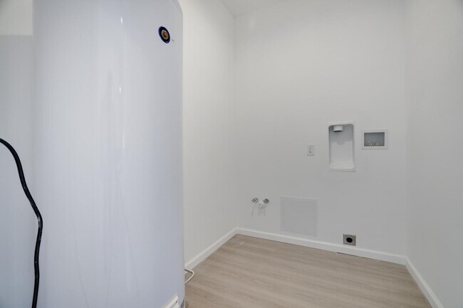 Building Photo - 9406 Juniper Dr