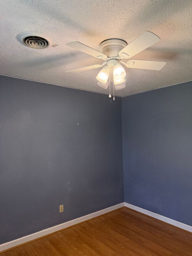 Building Photo - 105 Demille Dr