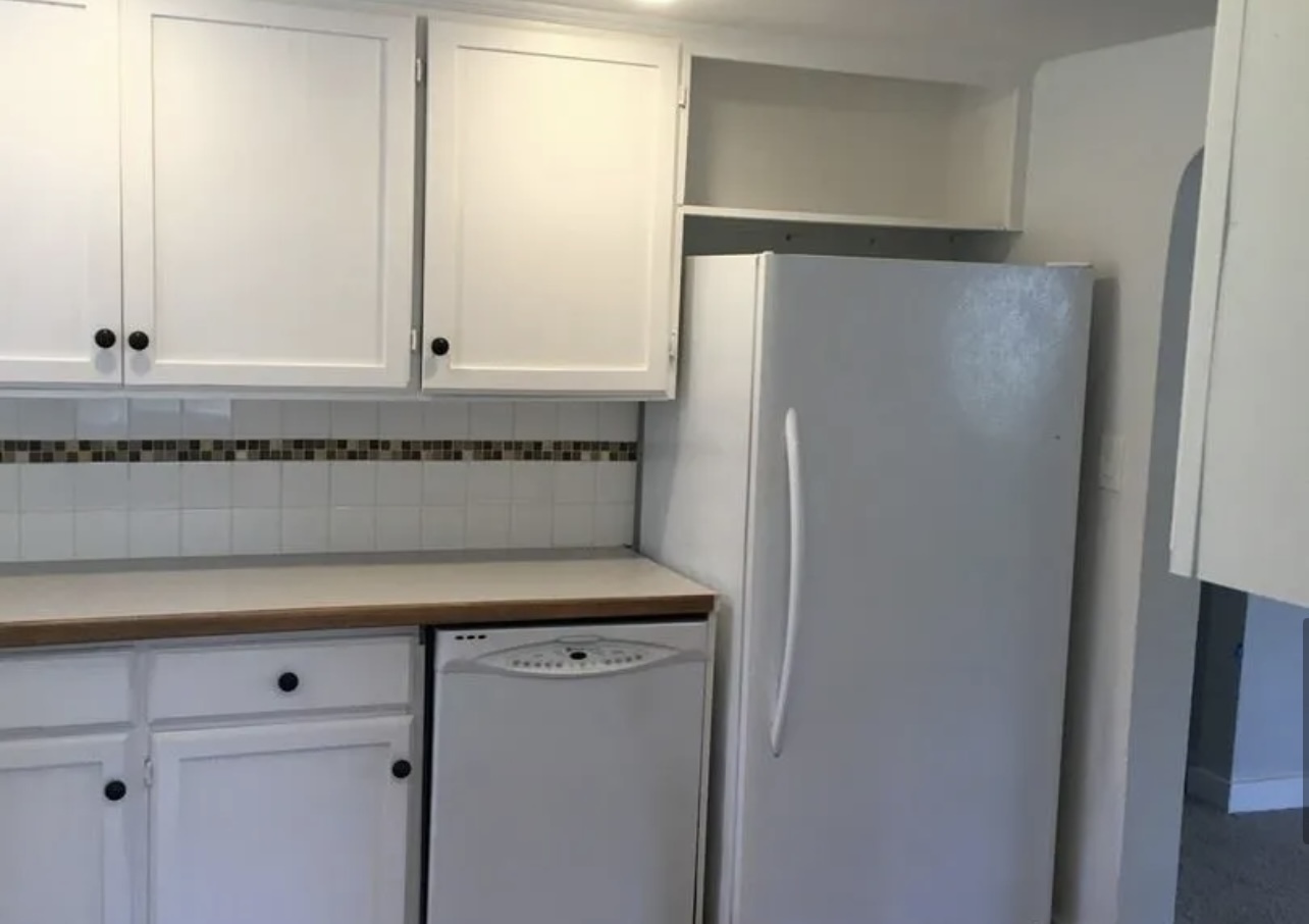 Kitchen - 919 E McLeod Rd
