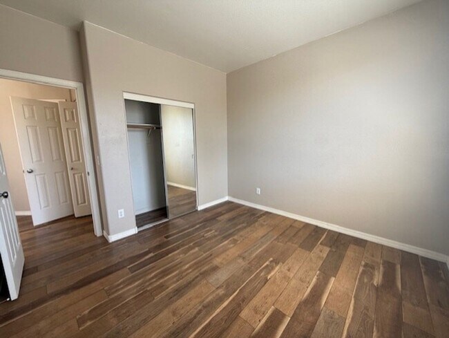 Building Photo - 3 Bedroom 2 Bath Home - Contact Property Pros Property Management