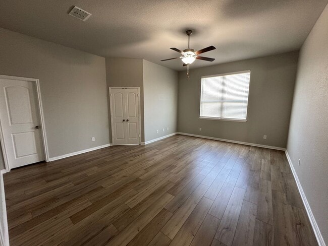 Building Photo - Beautiful Private Midway ISD Home