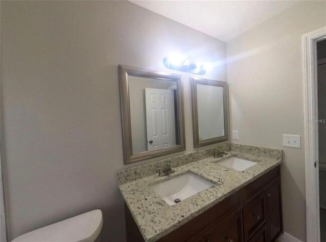 Building Photo - 210 N Lone Oak Dr