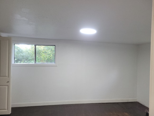 Building Photo - 1806 Hollow Dale Pl