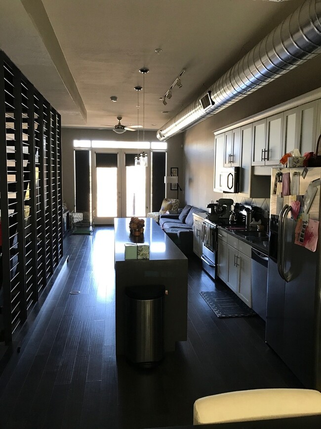 Building Photo - Beautiful Property with Contemporary Flair