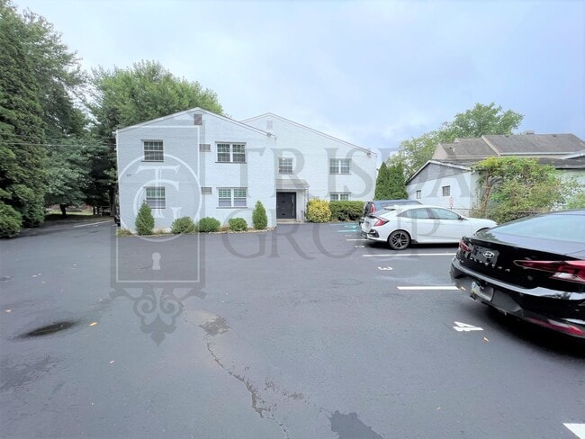 Building Photo - 119 Rothesay Ave