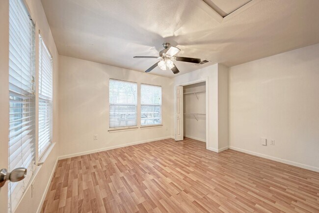 Building Photo - 3106 King St