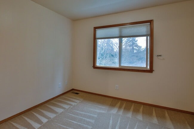 Building Photo - Lovley Home in Oak Harbor and Pet Friendly!