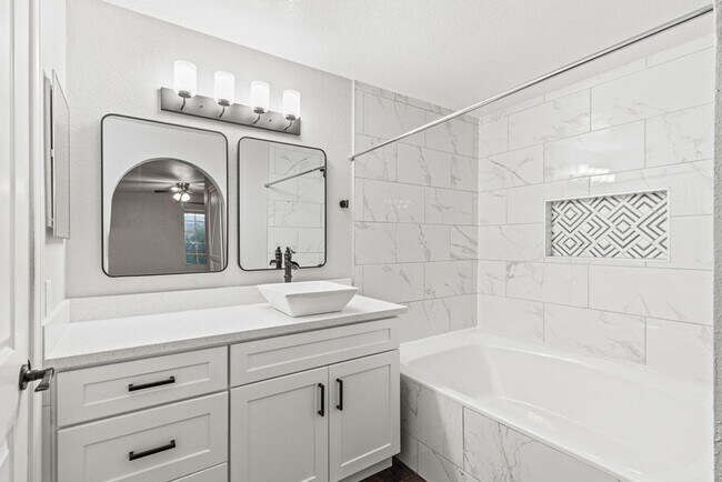 Building Photo - Gorgeous Renovated Condo in Guard Gated Neighborhood