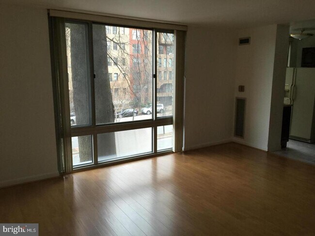 Building Photo - 950 25th St NW