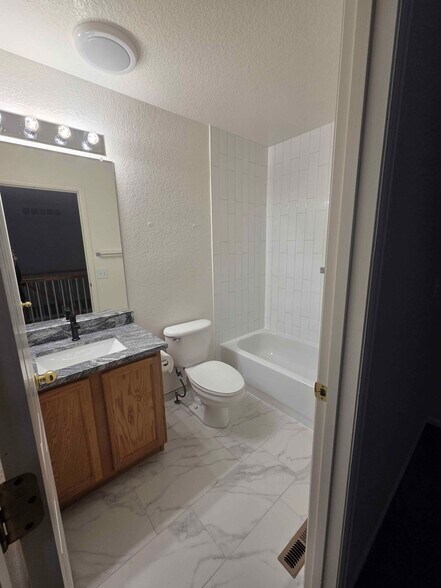 Building Photo - 3922 Malaya Ct