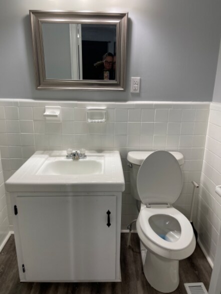 Building Photo - 2040 Alpine Dr