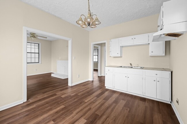 Building Photo - Charming 4 Bedroom, 2 Bathroom house