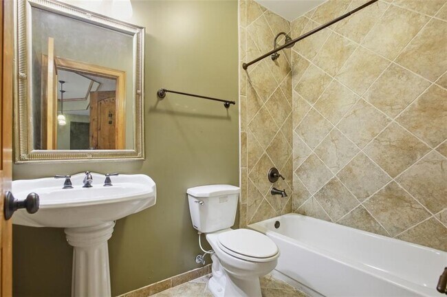 Building Photo - 845 Botanica Way