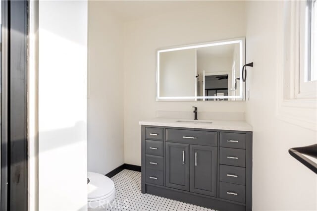 Building Photo - 738 S Stanley Ave