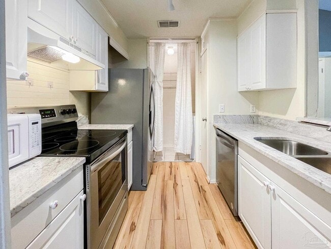 Building Photo - 601 E Burgess Rd