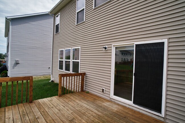 Building Photo - 4BDRM, 2.5 BA with finished basement in Westminster