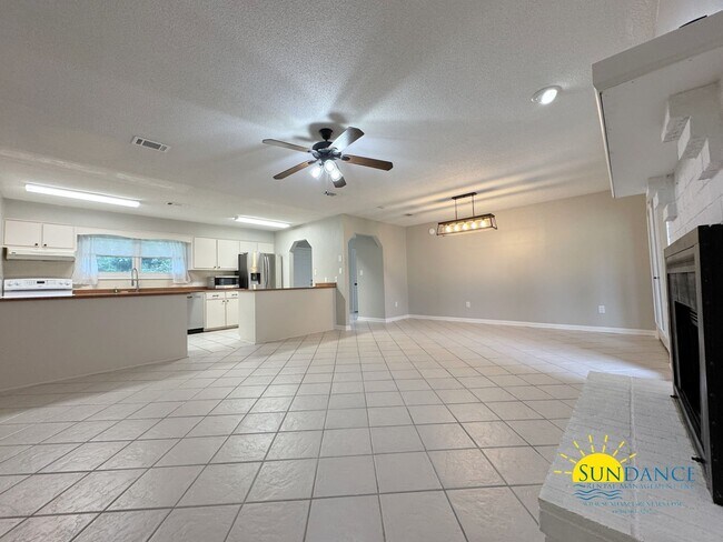 Building Photo - 1501 Royal Palm Dr