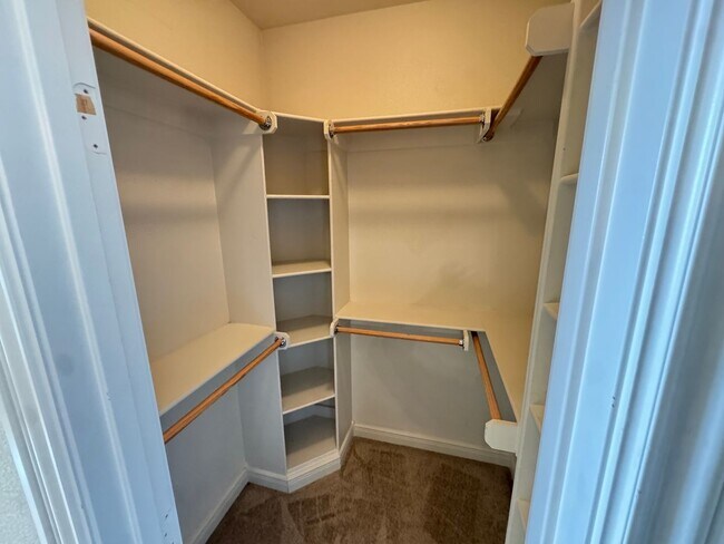 Building Photo - 407 Lyndal Ln