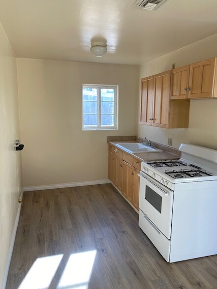 Building Photo - 13902 Glenn Dr