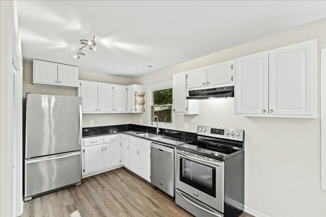 Building Photo - CLOSE TO I-95 & QUANTICO!