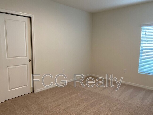 Building Photo - 137 Hamlet Lp