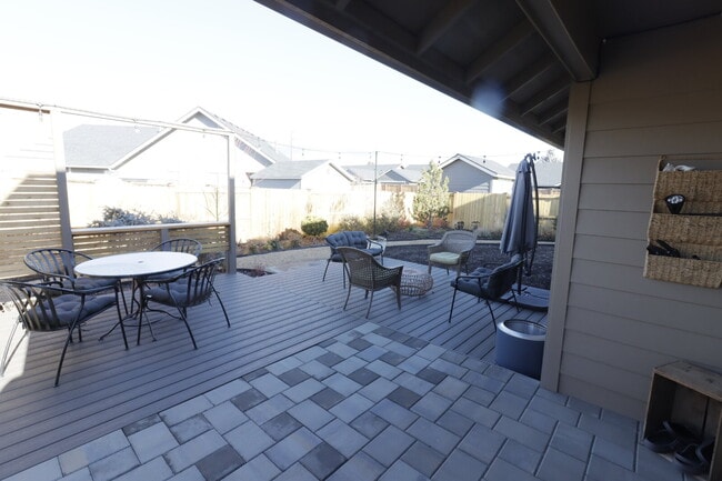 Building Photo - Be the first one to RENT this home! 3 bedrooms, 2 bathrooms, SINGLE LEVEL home with beautiful Lan...