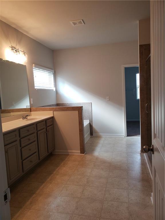 Building Photo - 5655 Mirror Lake Dr