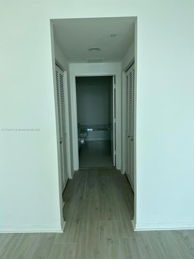 Building Photo - 951 Brickell Ave