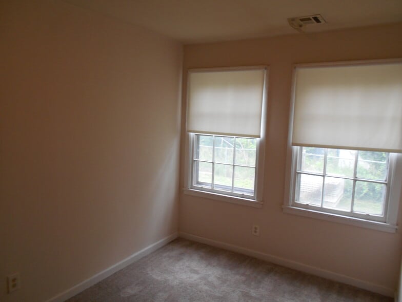 Building Photo - 4405 E Bayley St