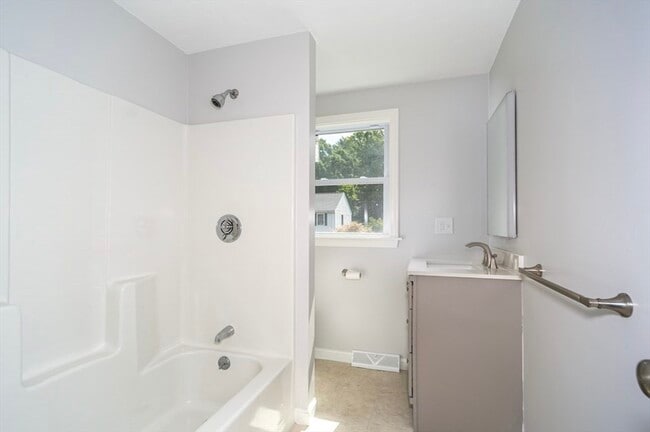 Building Photo - 7 Sherman Terrace