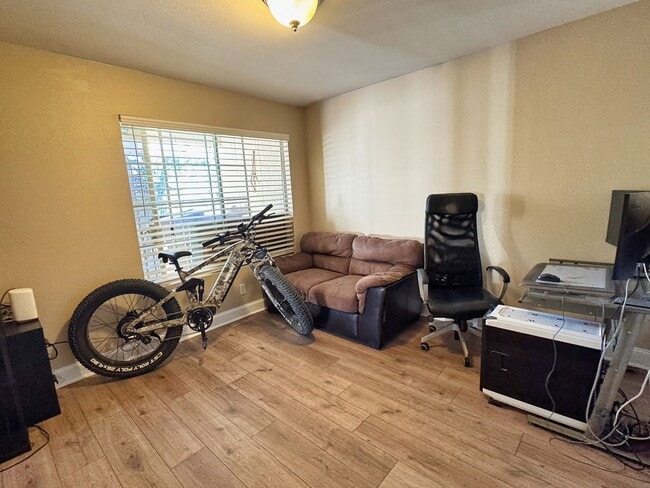 Building Photo - Beautiful and Bright 2-Bedroom Condo