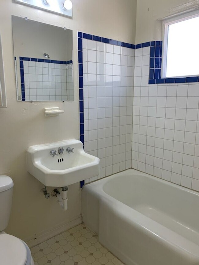 Building Photo - Wilmoore Drive SE-1101 &amp; 1103