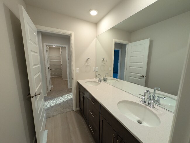 Building Photo - 912 119th Ave SE