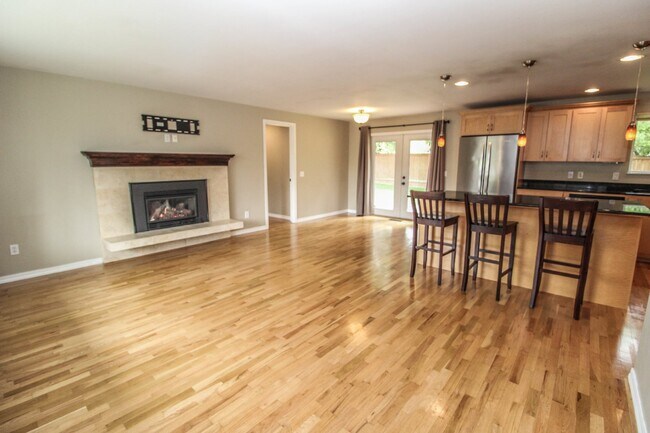 Building Photo - Coming Soon! Very well maintained home wit...