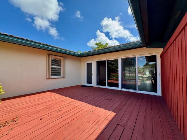 Building Photo - 1712 SW 5th St