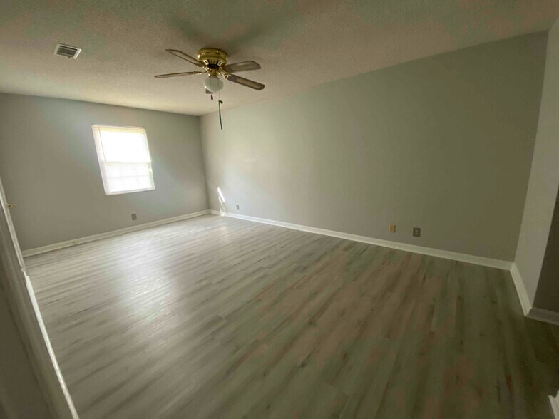 Building Photo - 3121 Kinwood Dr