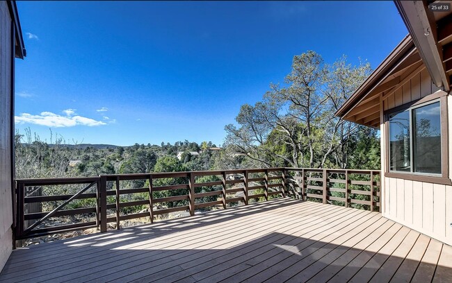 Building Photo - 4944 Summit Cir