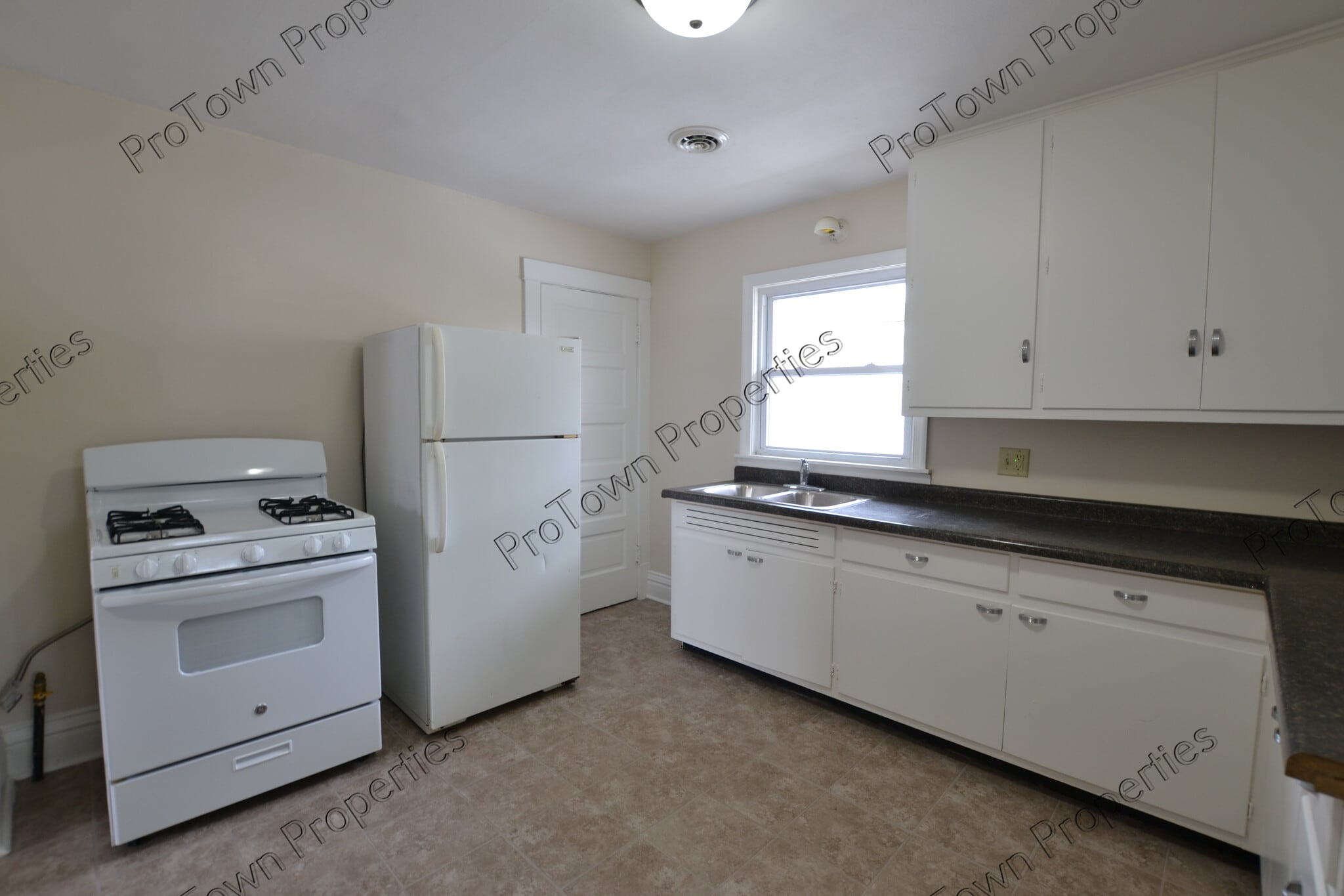 Building Photo - 356 1st Ave